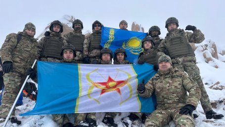 3500 метр биіктіктегі тау шыңына көтерілді