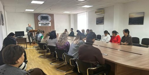 Жәйрем кентінің әкімі өндіріс ұжымымен Конституция жобасын талқылады