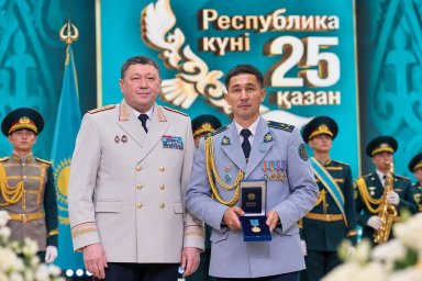 Төрт адамның өмірін сақтап қалған жезқазғандық полицей &laquo;Ерлігі үшін&raquo; медалімен марапатталды