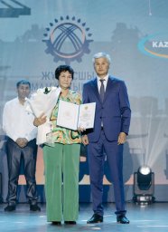 ​Аким области Ұлытау наградил шахтеров и обогатителей