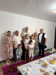 Ұлытау облысының әкімі Қарсақбайға қоныс аударған отбасының тұрмысымен танысты