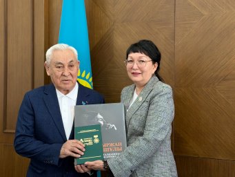 Батырбек Мырзабековке беделді &laquo;Алаш&raquo; әдеби сыйлығы табыс етілді