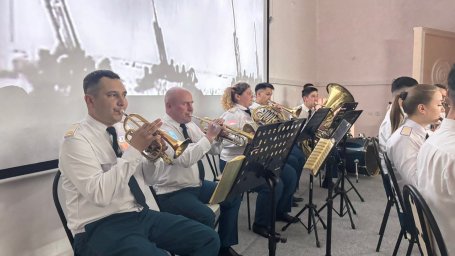 ​Жезқазғандағы қарттар үйінде әскери оркестрдің мерекелік концерті өтті