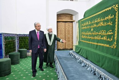 Президент Қасым-Жомарт Тоқаев Қожа Ахмет Ясауи кесенесіне зиярат етті